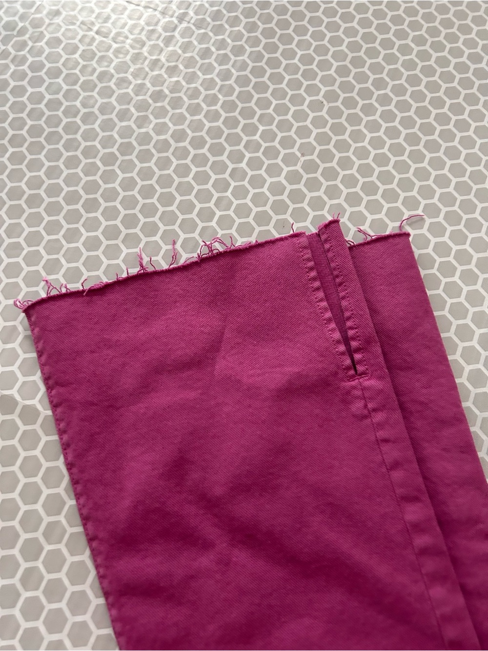 Loft Crop High Waist Straight-Leg High-Rise Raw Hem Jeans Vibrant Magenta Size 4 - Picture 4 of 7